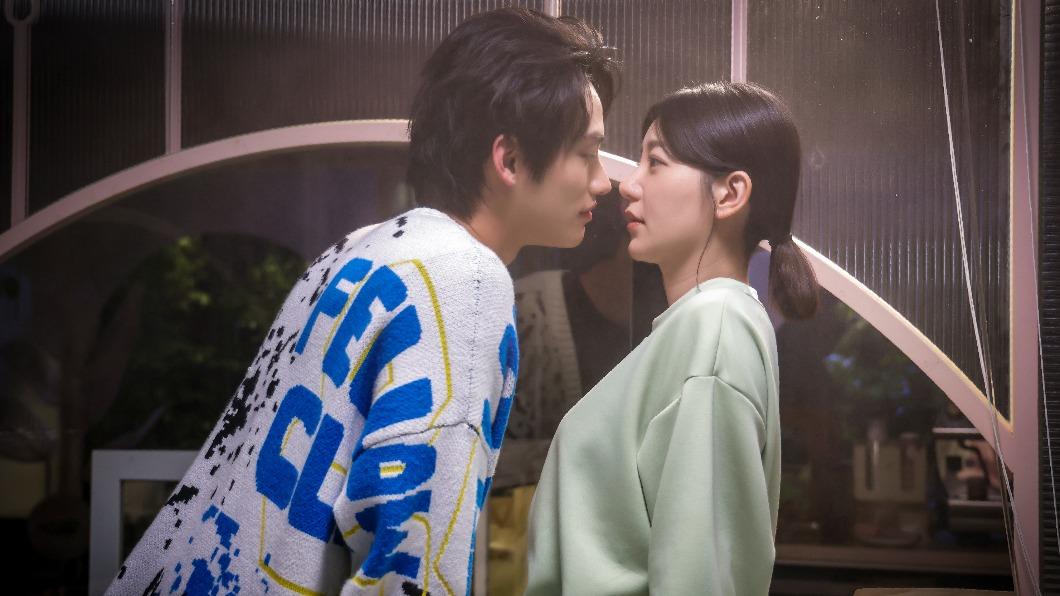 范少勳(左)和孫盛希主演的《因為你如此耀眼》日前開播,2人的CP感大受好評。(圖/滾石唱片提供)