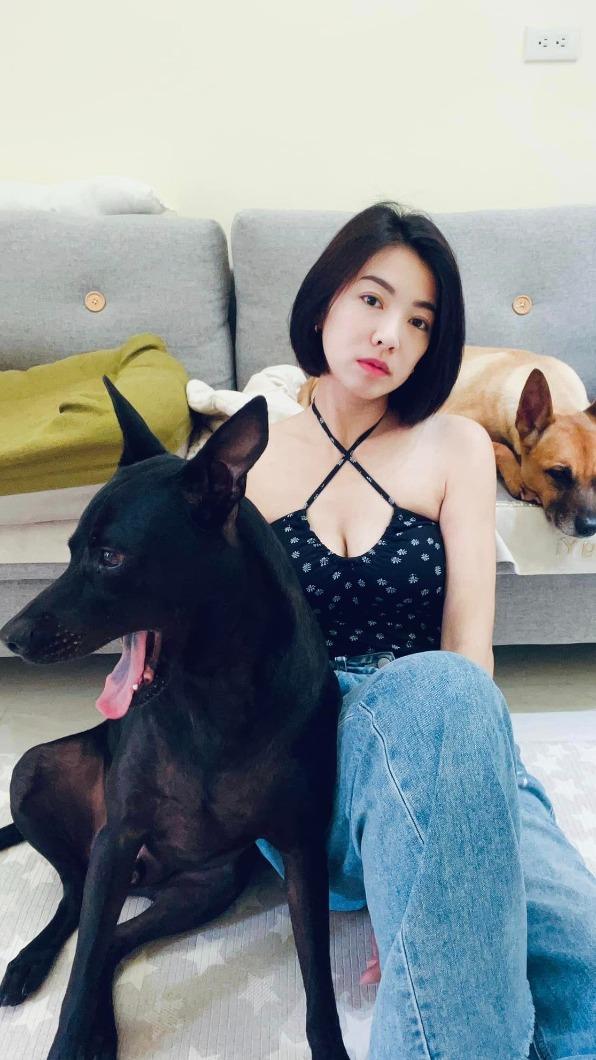 米可白與愛犬合照（圖／翻攝米可白臉書）