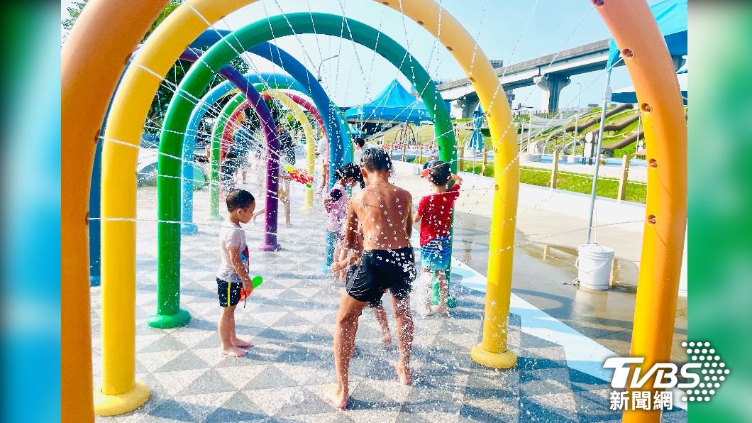 三重海世界水樂園5種不同體驗玩法增加親子互動的樂趣 (圖/新北市政府)
