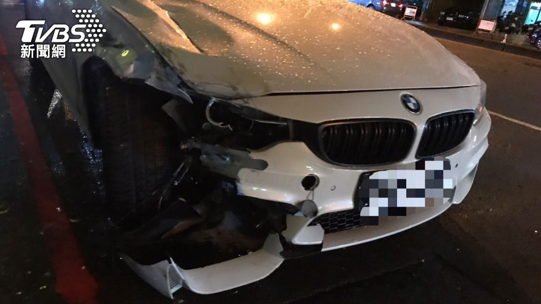 左轉釀禍?機車、BMW碰撞 騎士頭部傷重魂斷路口