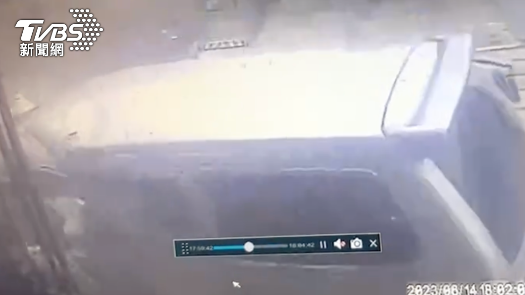 警方懷疑恐是機械故障或爆胎釀禍。(圖/警方提供)