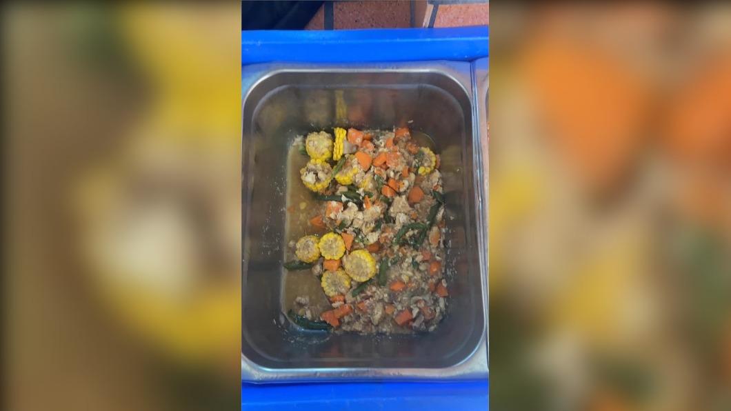 這是廚餘？高中營養午餐內容物曝光　家長翻菜單怒罵