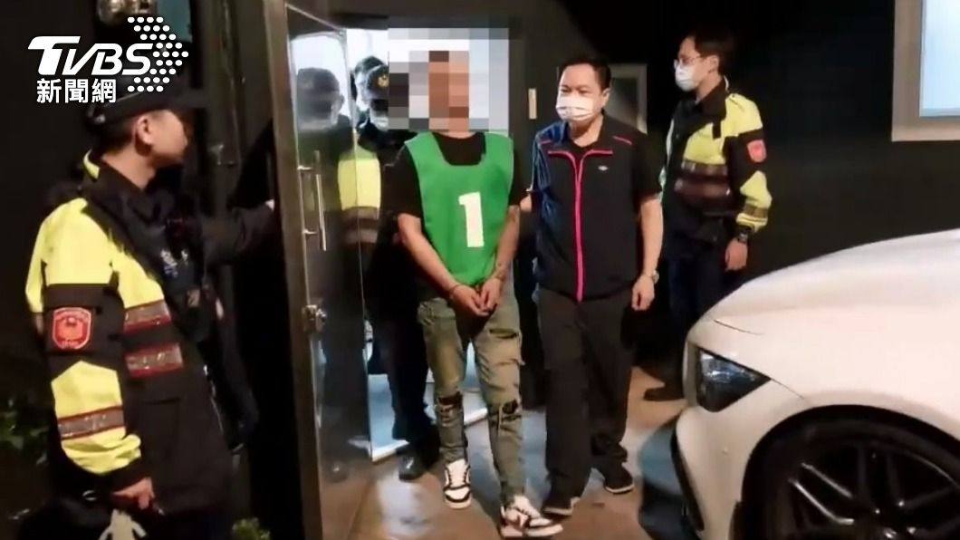 警方二次掃蕩堂明仁會。(圖/TVBS)