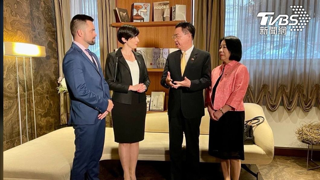 外交部長吳釗燮出訪捷克,會晤眾議院議長艾達莫娃。(圖片來源 外交部推特)