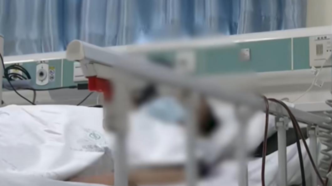 男子喝冰鎮檸檬茶出現劇烈腹痛,檢查發現患有急性胰腺炎。(圖/翻攝自抖音)
