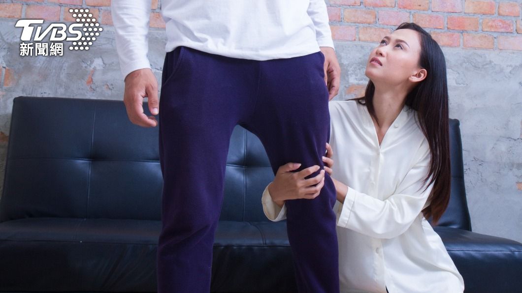 前妻受不了要出門養家糊口的日子,懇求原PO與她復合。(示意圖,非當事人/shutterstock達志影像)