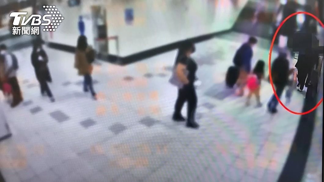 西裝筆挺卻是色狼!科技新貴伸鹹豬手襲臀女乘客 下場慘了