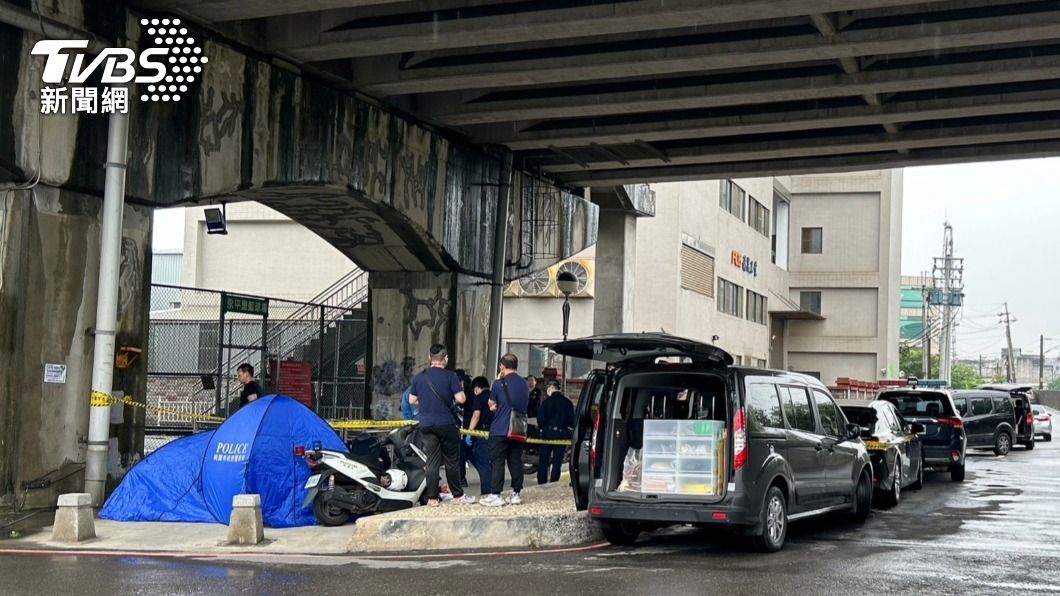 楊梅男子陳屍籃球場! 警封鎖蒐證「頭部有槍傷」疑自轟