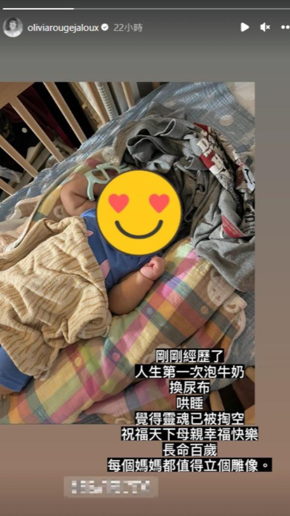 曹雅雯曬出幫小寶寶把屎把尿的照片。(圖/翻攝自曹雅雯IG)