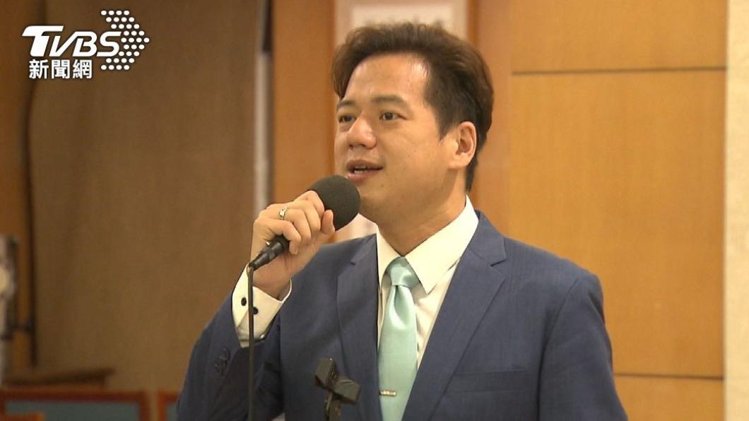 遭賴香伶辦前員工控「摸手又盯腿」 邱臣遠凌晨緊急回應