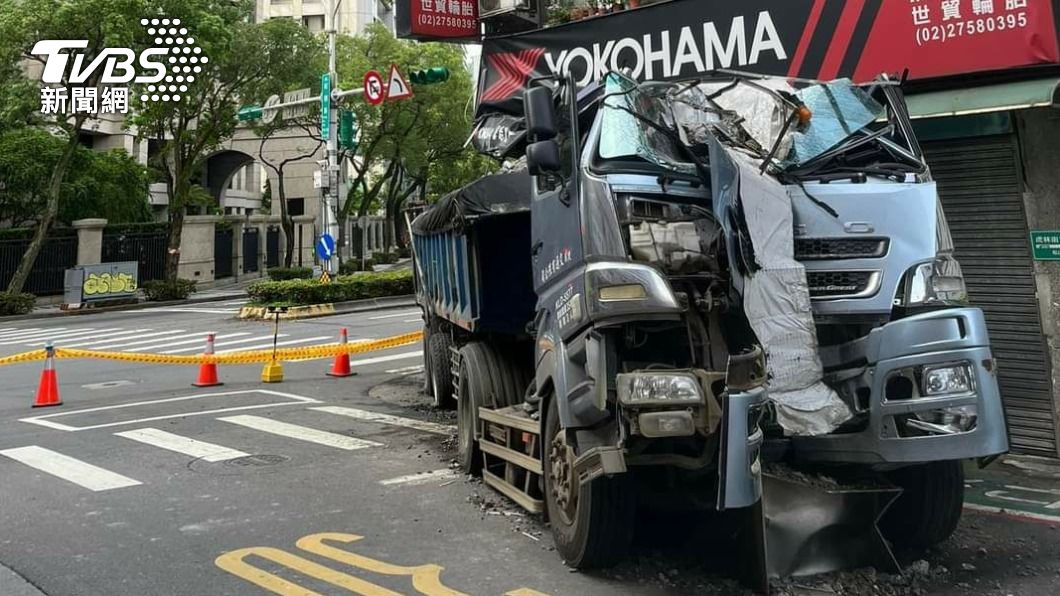 北市信義區砂石車失控衝撞!大樓「結構毀損恐塌」住戶急撤離