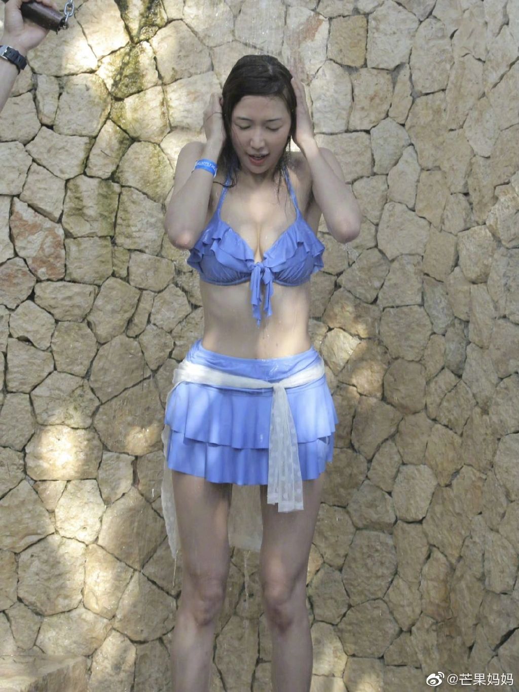 林志玲連被潑水,都這麼美。(圖/翻攝自微博)