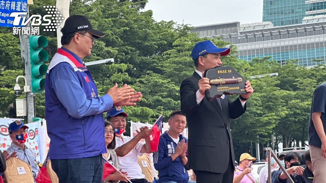 國民黨總統參選人侯友宜今(18)日早出席「黃埔建軍建校迎百年」啟幕式。(圖/林至柔攝)