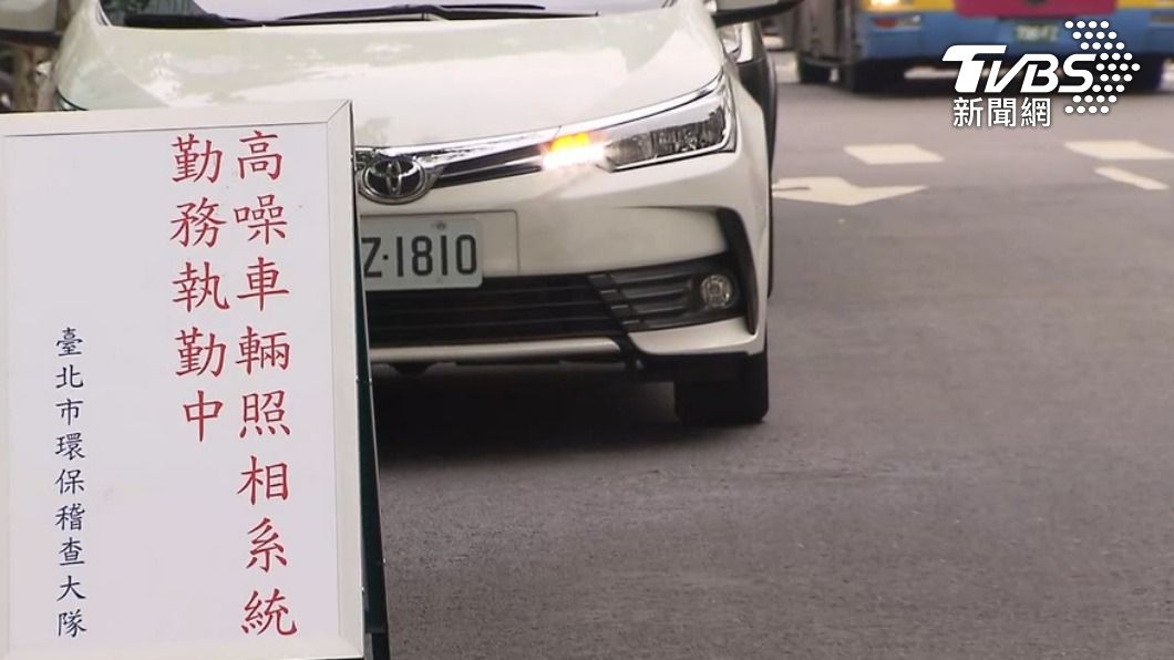飆車或是改裝車輛聲音太大的話,馬上會被自動辨識拍照記錄。(圖/TVBS資料畫面)