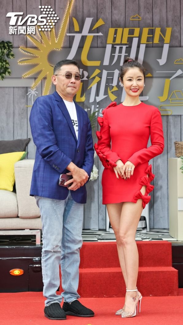 林心如(右)與TVBS副總經理郝孝祖合影。(圖/趙世平攝)
