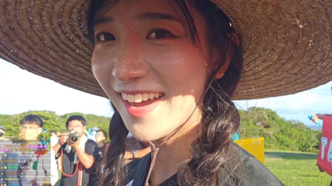 企鵝妹環島大結局!42天「徒步1075公里」 粉絲嗨拉布條護駕慶祝