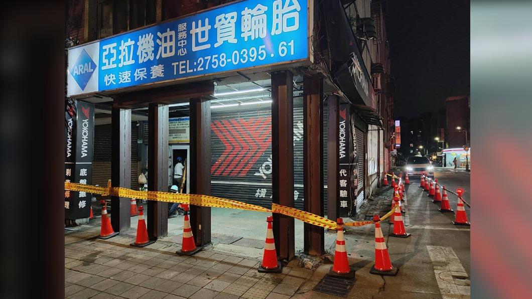 6支鋼架撐起北市遭撞騎樓 道路恢復人車通行