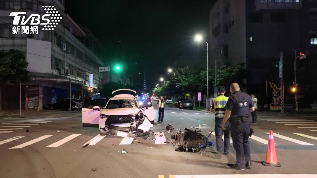 台中外送員與多元計程車猛撞!地上留一灘血 重傷搶救不治