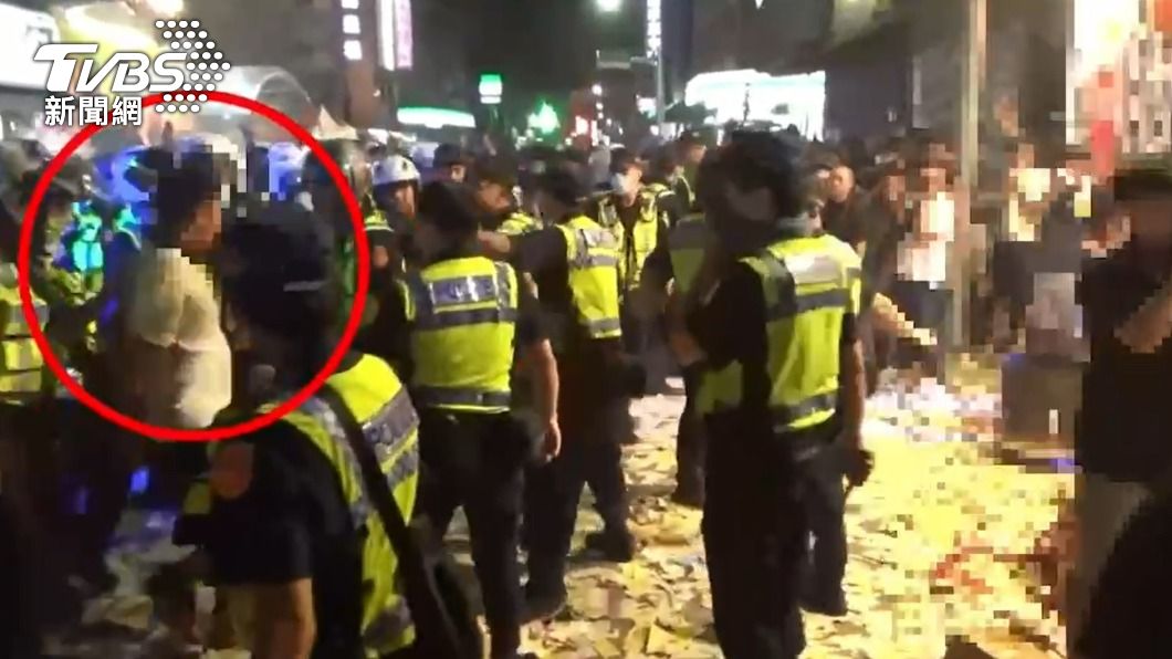 新莊大拜拜又爆插曲！不滿被鞭炮渣波及　醉男叫囂遭強制管束