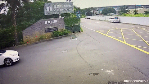 有片/桃園黑白車相撞車頭全爛!他不只肇事逃逸 還動手狂毆