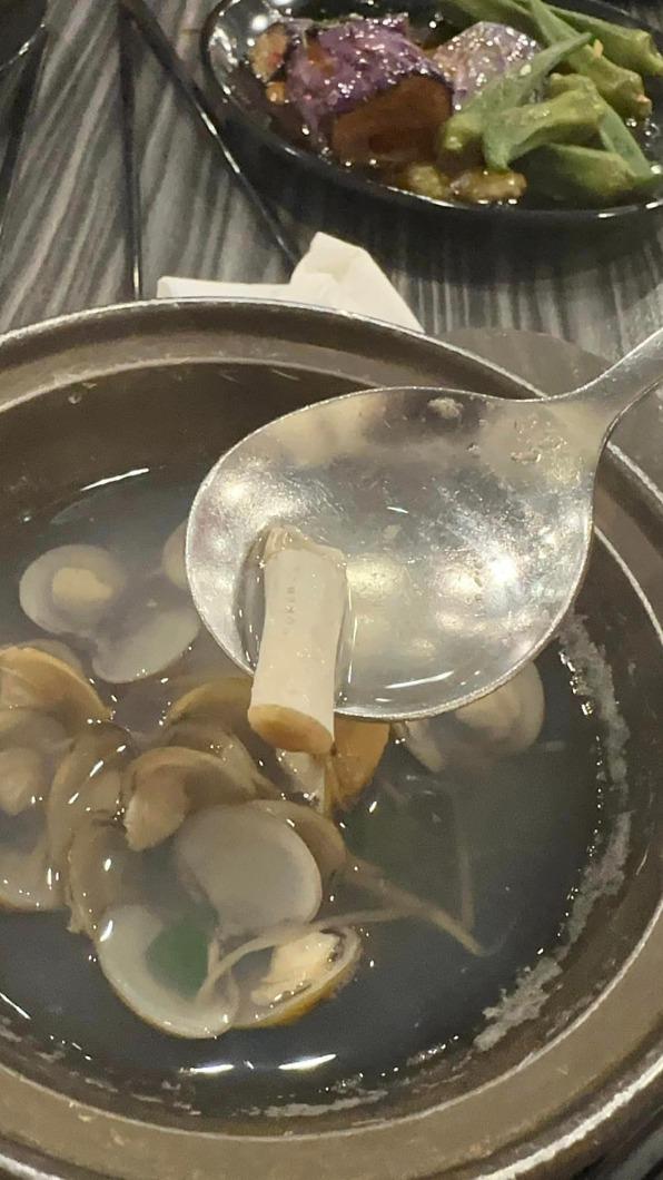 店家指出,當下已立刻道歉和免單處理。(圖/翻攝自爆料公社)