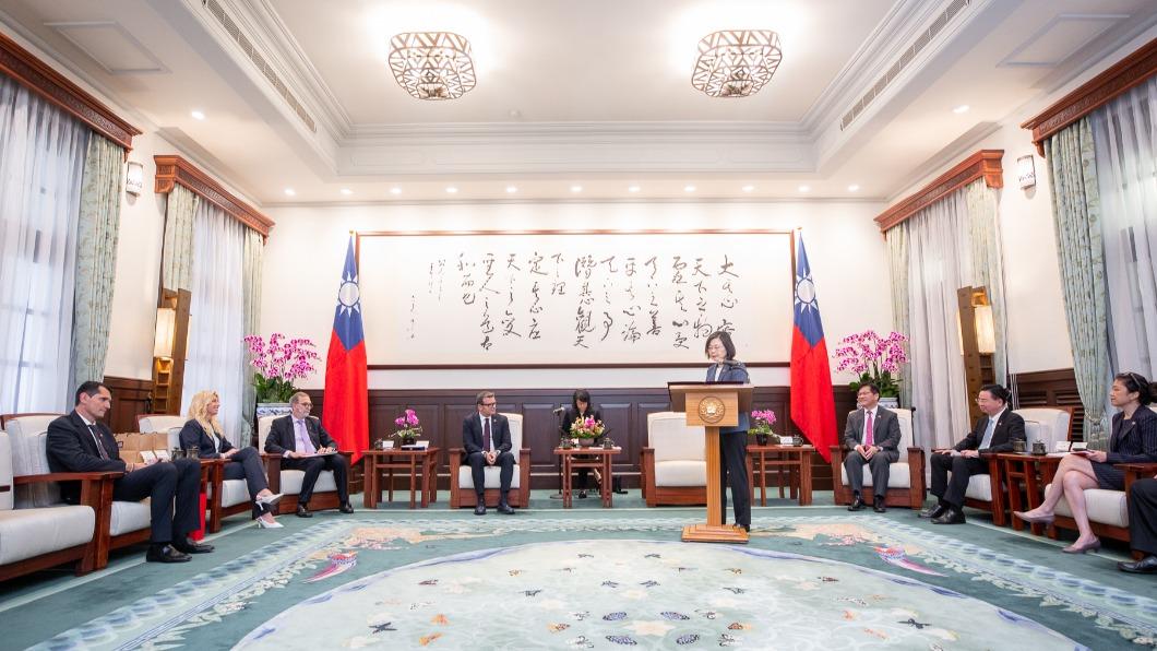 蔡英文接見義大利參議院訪團一行。(圖/總統府提供)