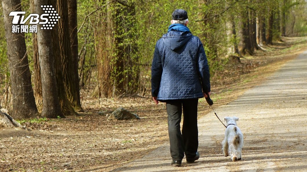 美教授抓愛犬上演人獸交還自拍 被抓包嚇歪辯:發洩情緒