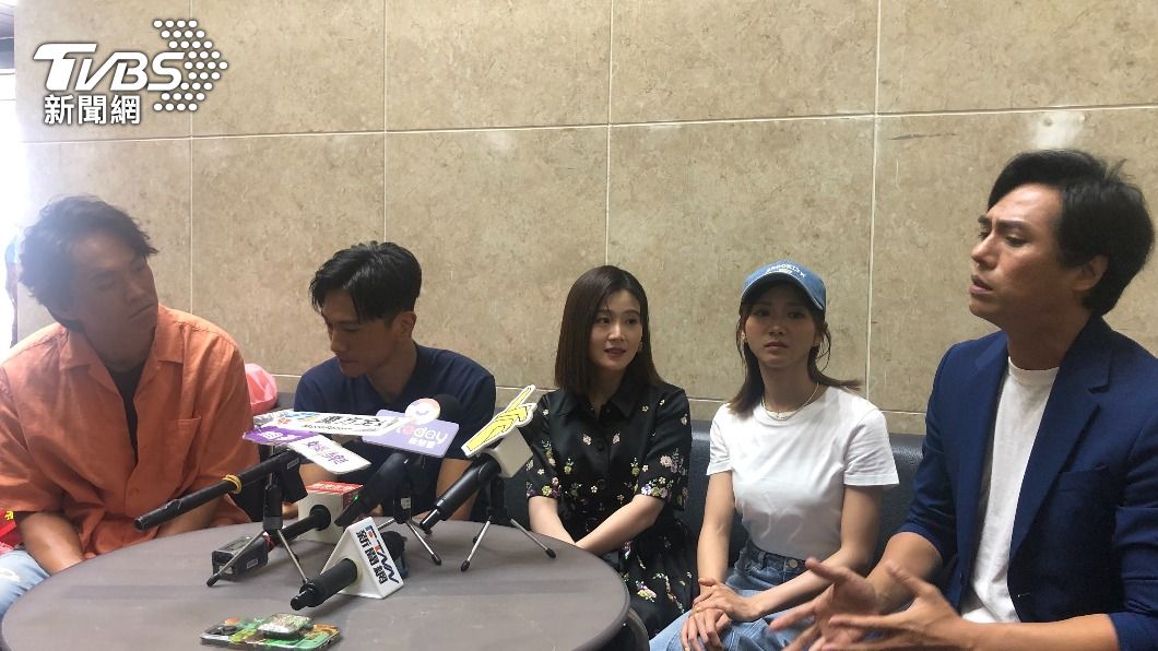 黃鐙輝、鍾承翰、楊小黎、蔡黃汝（豆花妹）、莊凱勛出席《無罪推定》開鏡記者會。（圖／羅子欣攝）