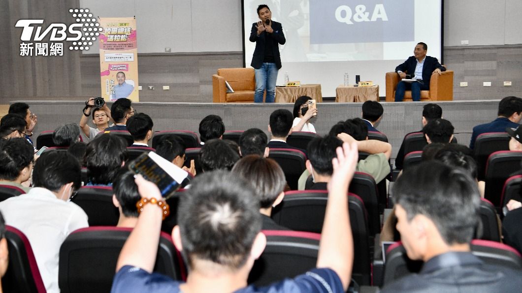 侯友宜台大演講爆口角!學生怒這事 政大生再踢館:選輸辭市長?