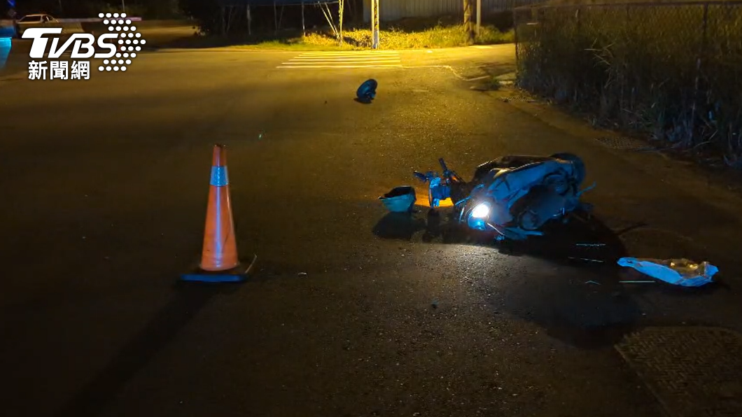 醉可惡!酒駕開車撞機車卡水溝 七旬騎士噴飛重摔魂斷路口