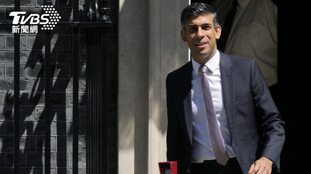 英國財務壓力越顯沉重，首相蘇納克得面臨更嚴峻挑戰。圖為蘇納克6月14日離開唐寧街10號，赴下議院進行每周一次首相答詢。