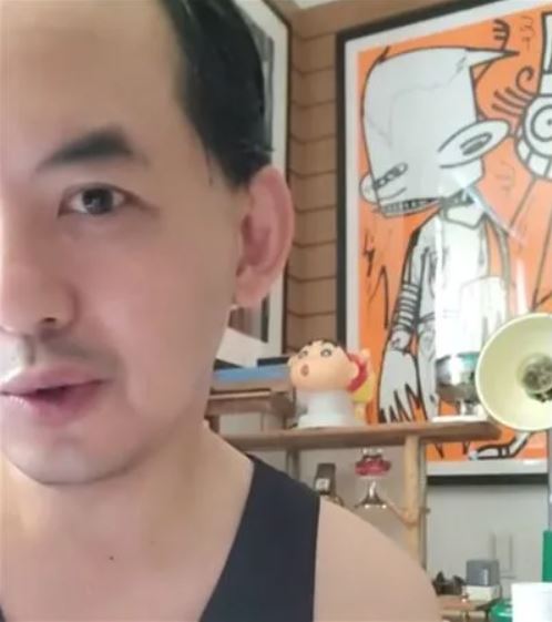黃子佼指控,他被大小S一群人逼吸毒,「被說服、被硬塞,我不快樂!」(圖/翻攝自臉書)