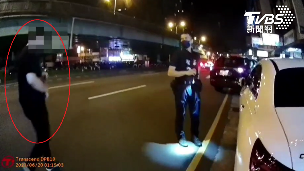 賓士藏安毒!男裝死飄走打電話 警叫過來:又不會把你吃了