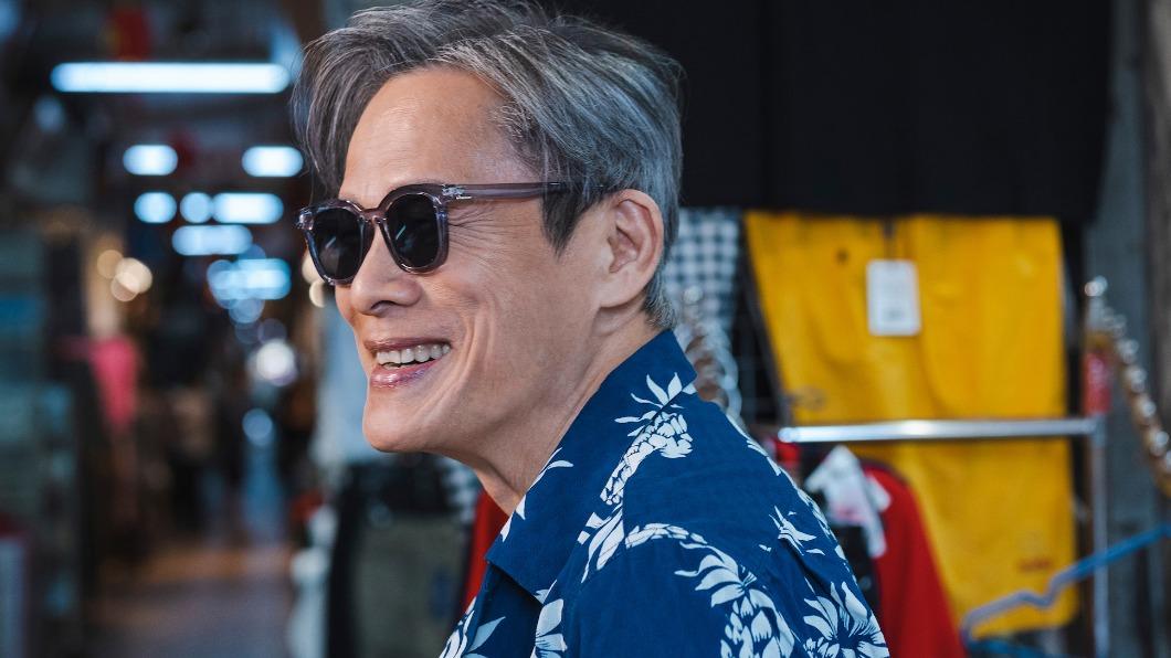 羅大佑爸爸是醫院院長。(圖/大右音樂提供)