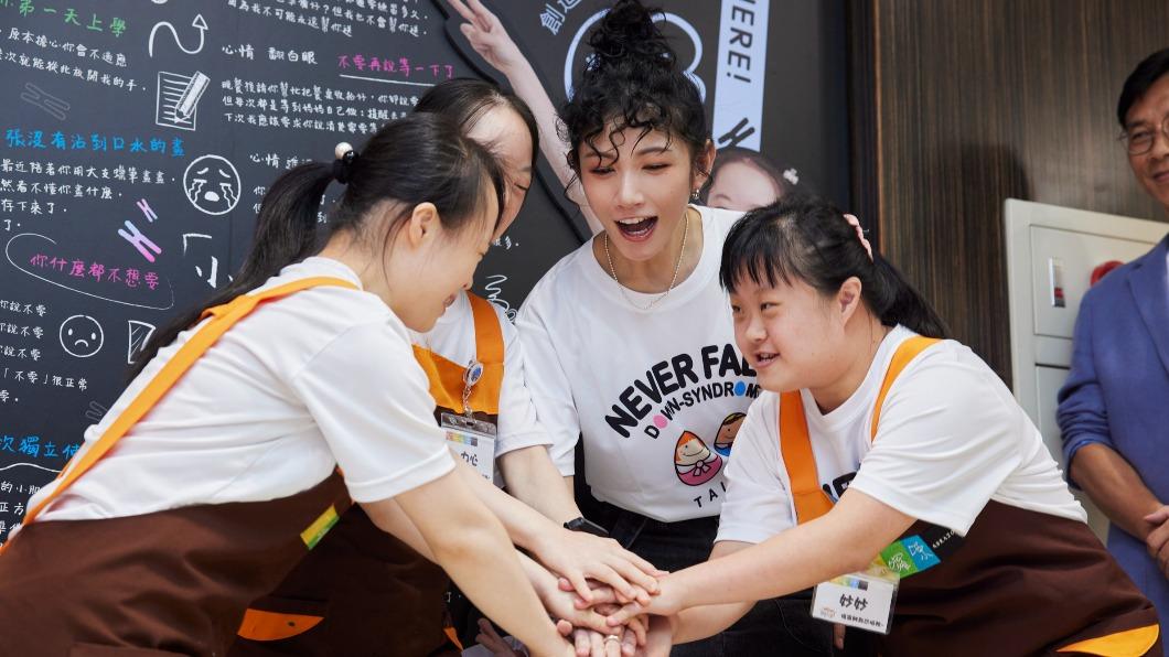 李千娜表示沒有遇過不舒服的經驗。(圖/唐氏症基金會提供)