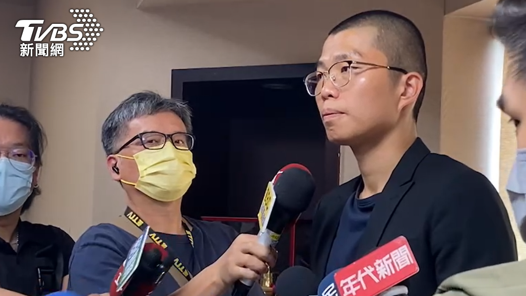 許哲維律師出面受訪。（圖／TVBS）