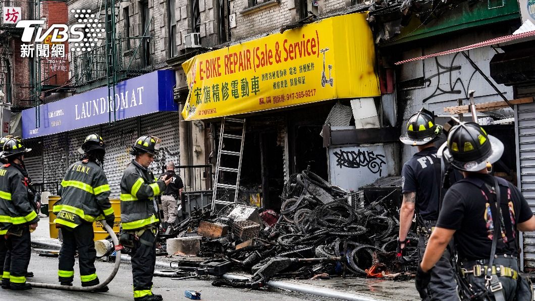 電動自行車行「鋰電池爆炸」 曼哈頓唐人街起火4死2重傷