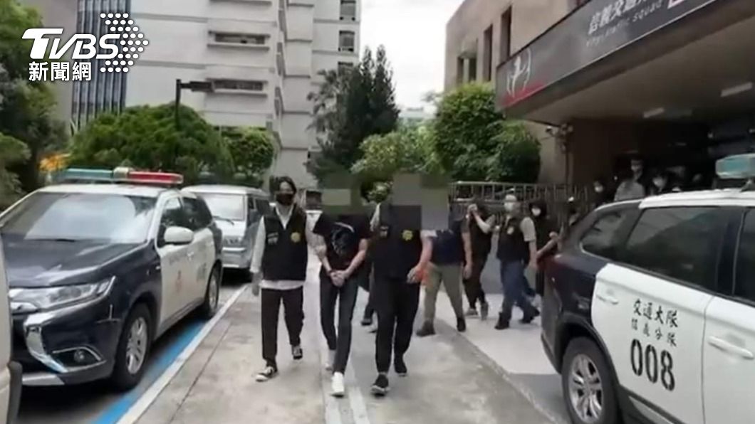 弘仁會搞毒!機車當「行動倉庫」 警逮14人查扣千包毒咖啡
