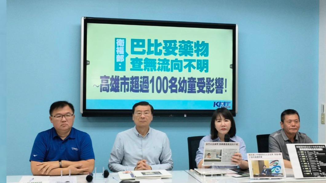藍委陳雪生涉性騷案，黨團總召曾銘宗（左二）認為議場攻防在所難免。（圖／國民黨團提供）