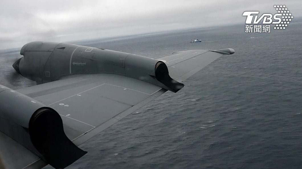 加拿大皇家空軍海上偵察機搜尋失蹤的潛水器。(圖/達志影像路透社)
