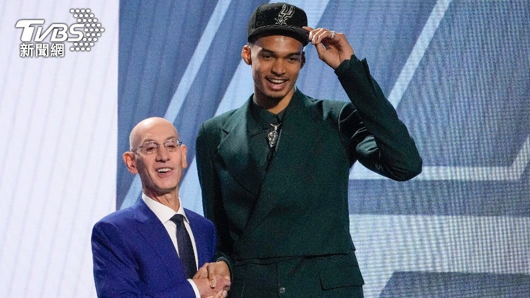 NBA／馬刺少主降臨！文班亞馬成「新科狀元」　黑衫軍隊史第3人