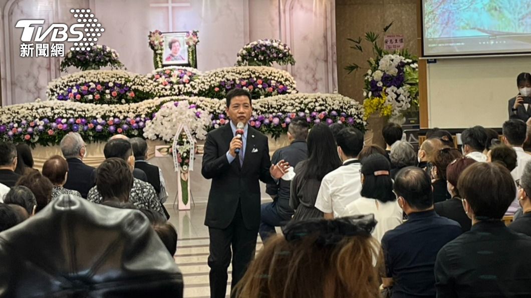 陳凱倫含淚送95歲母!無預警宣布「不待演藝圈了」揭罹癌近況