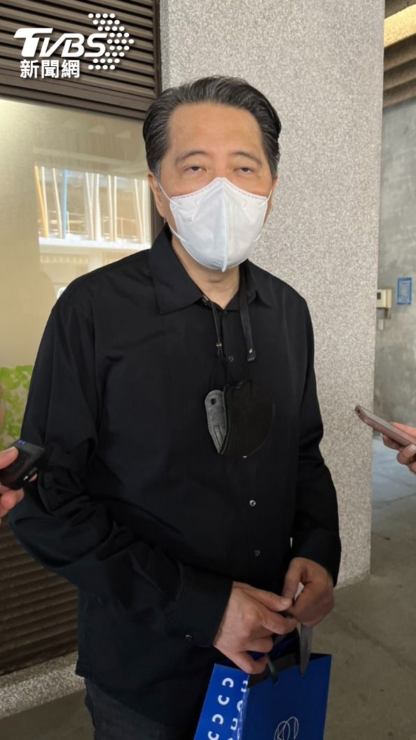 歐陽龍出席陳凱倫媽媽的告別式。（圖／謝佩樺攝）