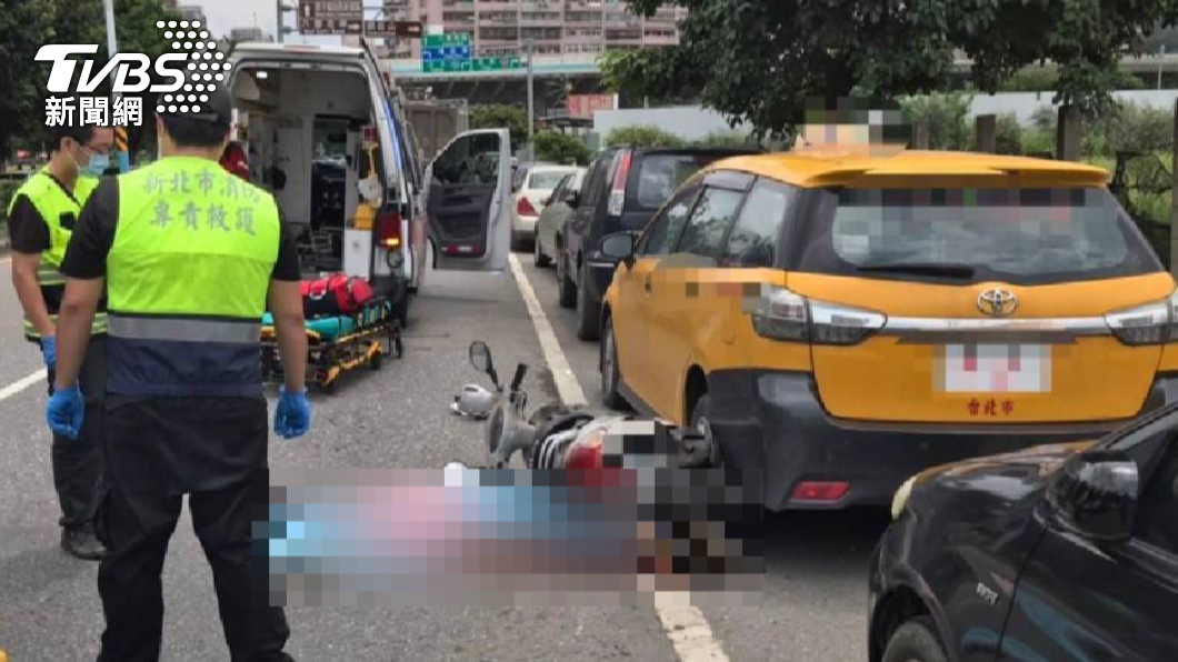 過完端午就出事!騎士詭摔遭砂石車捲車底輾破頭 當場慘死