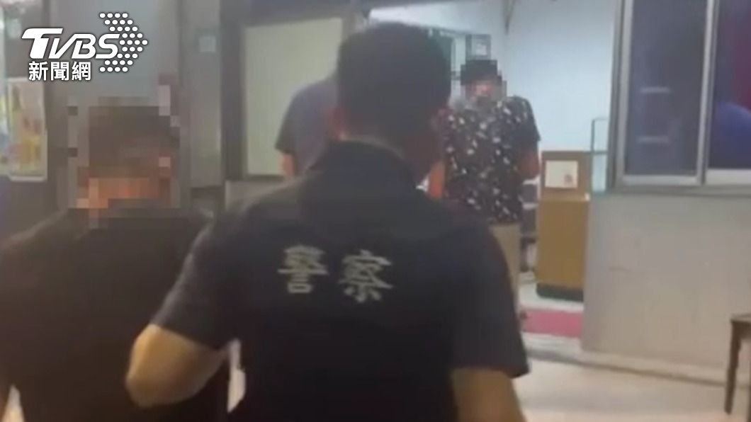 鄰桌酒客太吵2男上前勸反遭嗆　自覺被「看小」抄酒瓶K