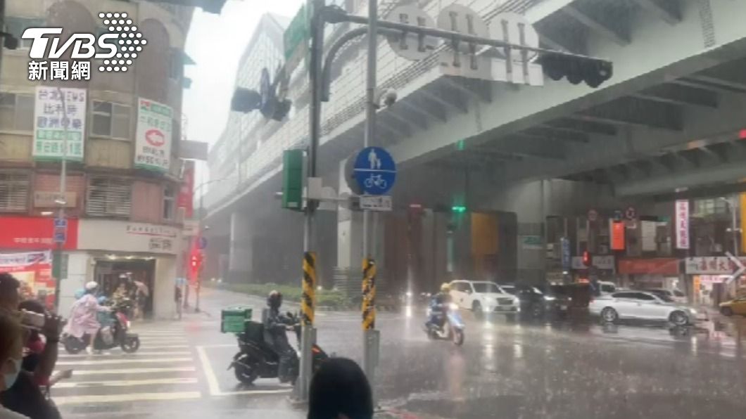 午後暴雨開炸8縣市!雙北大雷雨猛砸 「警戒區域」一次看