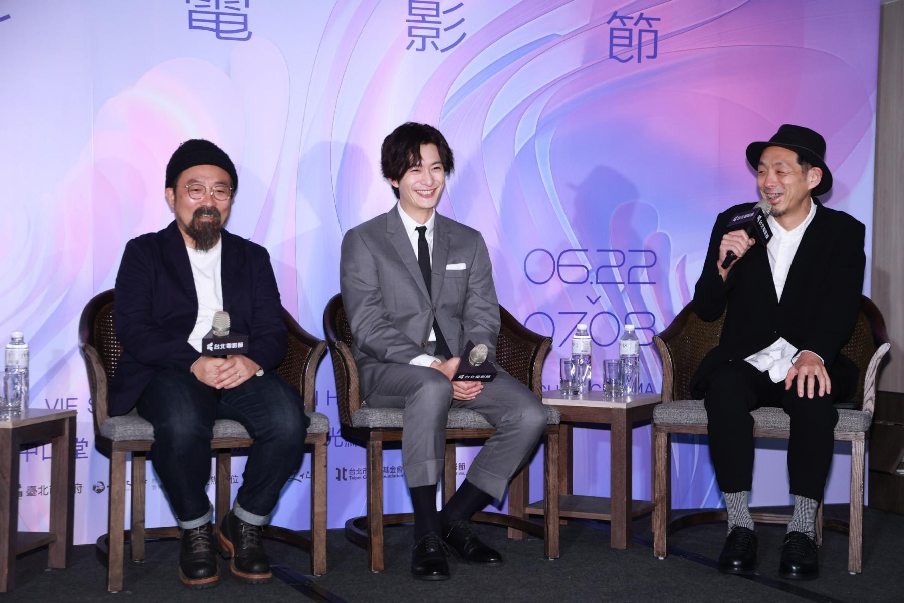 山下敦弘、岡田將生跟宮藤官九郎(左起)都沒吃過豆花,希望這次來台有機會品嘗。(圖/黃城碩攝)