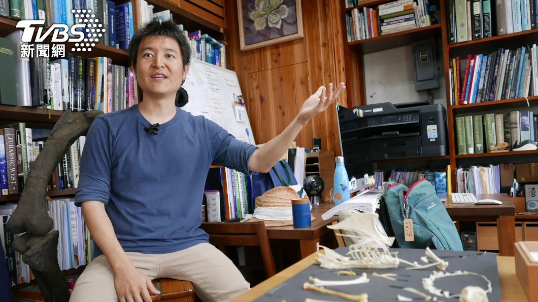 為籌古生物研究經費 台大副教授車貼募款條碼
