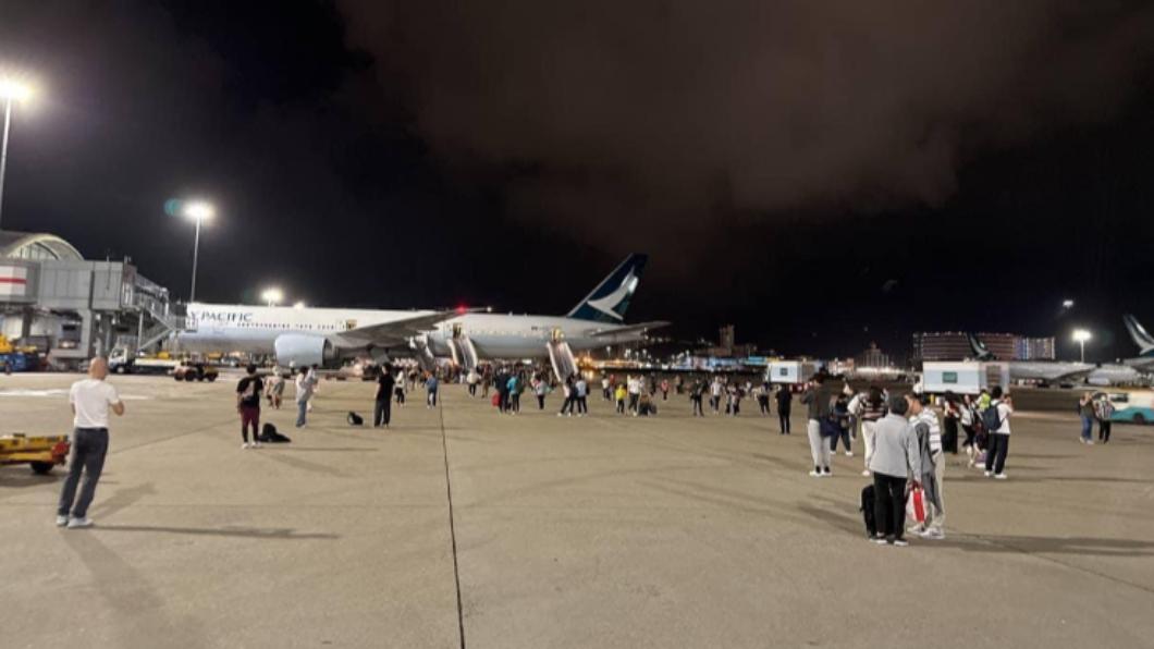 國泰客機香港機場「尾輪疑爆炸」停止起飛 11人受傷送醫