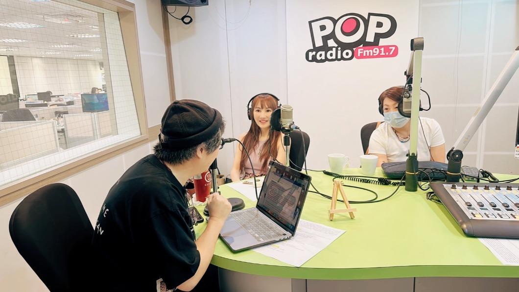 王宥忻(中)接受陳秀珠的歌唱訓練,曾一度傷心淚崩。(圖/POP Radio提供)